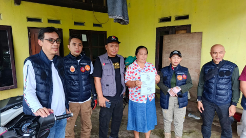 Foto: Anggota Bawaslu Kabupaten Minahasa Utara, Simon awuy  saat Melakukan Pengawasan Coktas oleh KPU Minut 