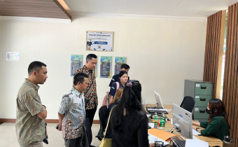 Ketua, Anggota, Dan Staf Saat Melakukan Pengawasan Verifikasi Faktual Ijazah Salah Satu Bakal Calon Wakil Bupati Minahasa Utara, Bertempat Di UKI (Universitas Kristen Indonesia), Selasa (03/09/2024)