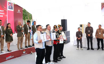 Ketua Dan Anggota Bawaslu Minahasa Utara Saat Menghadiri rapat pleno terbuka pengundian dan penetapan nomor urut pasangan calon Bupati dan Wakil Bupati Minahasa Utara  pada Pemilihan Kepala Daerah (Pilkada) Serentak Tahun 2024