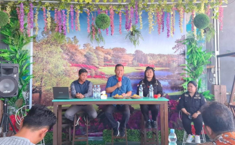 Foto: Simon Awuy Kordiv HP2H Saat Membuka Acara Sosialisasi Pengawasan Partisipatif