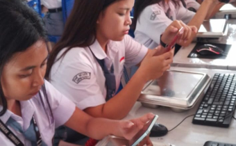 Foto Peserta Mengikuti Pre Test P2P Daring 2025 di Minahasa Utara